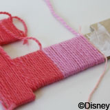 手工小制作-用毛線制作的條紋字母